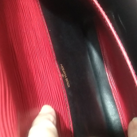 FIRM! Authentic Louis Vuitton Epi Cartuochiere MM Red Leather Bag MI0990 - Picture 13 of 17